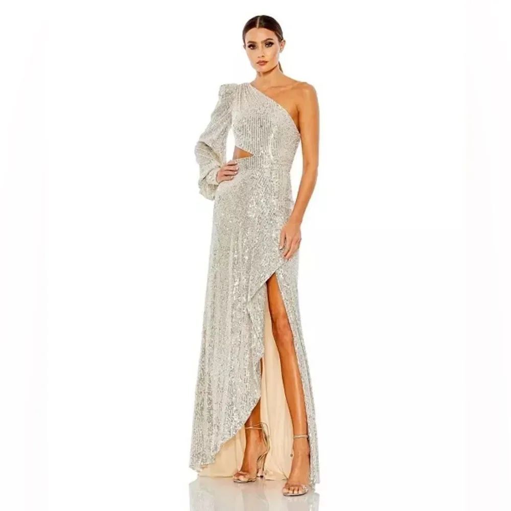 NEW Mac Duggal Ieena Silver Sequined One Shoulder Cut Out Gown Dress Size 2
